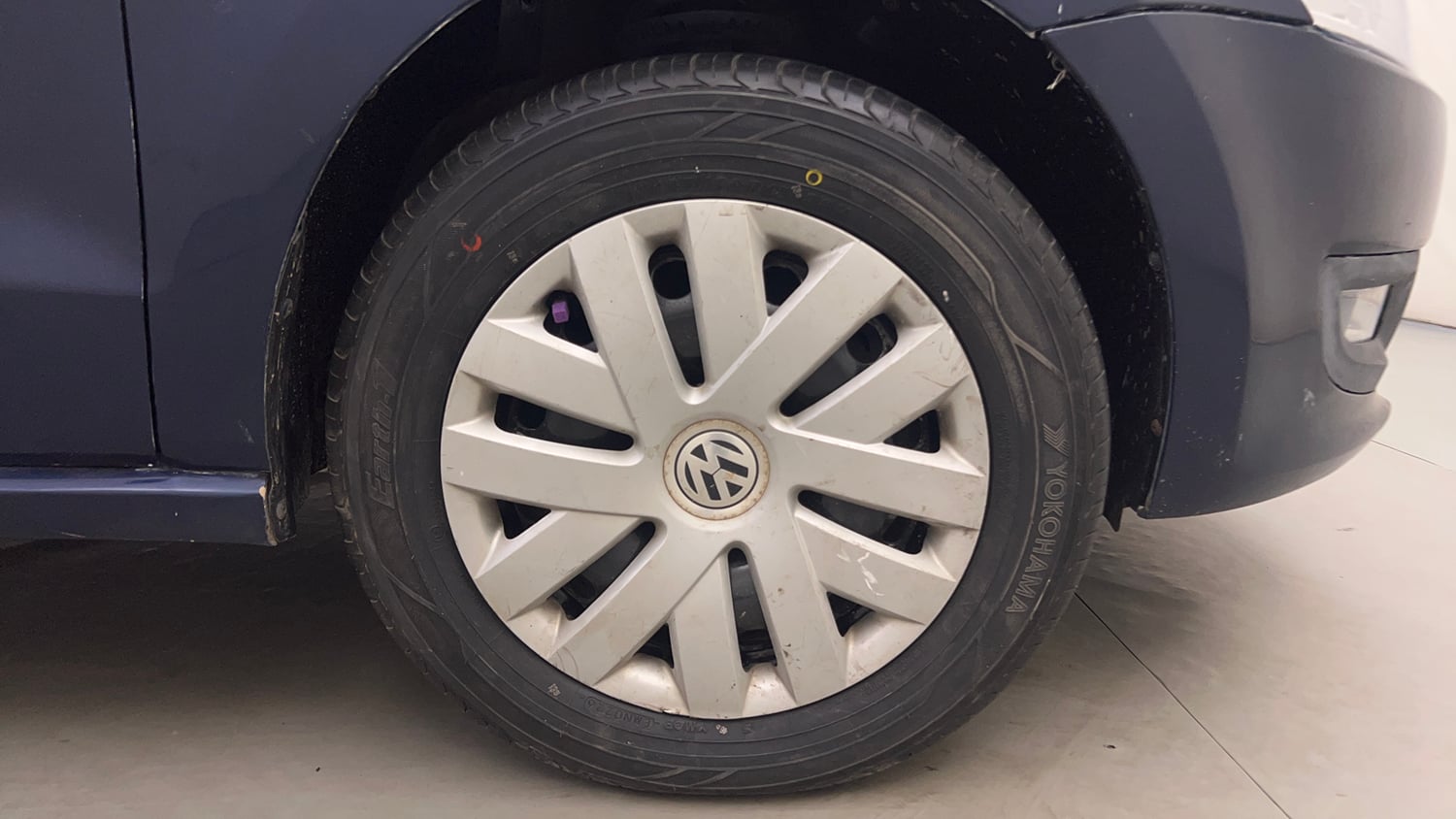 Used 2013 Volkswagen Polo Comfortline 1.2L (P) Petrol Manual tyres RIGHT FRONT TYRE RIM VIEW