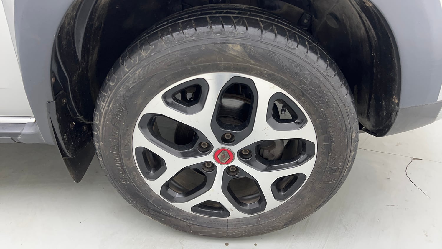 Used 2021 Renault Duster RXS 1.3 Turbo Petrol MT Petrol Manual tyres RIGHT FRONT TYRE RIM VIEW