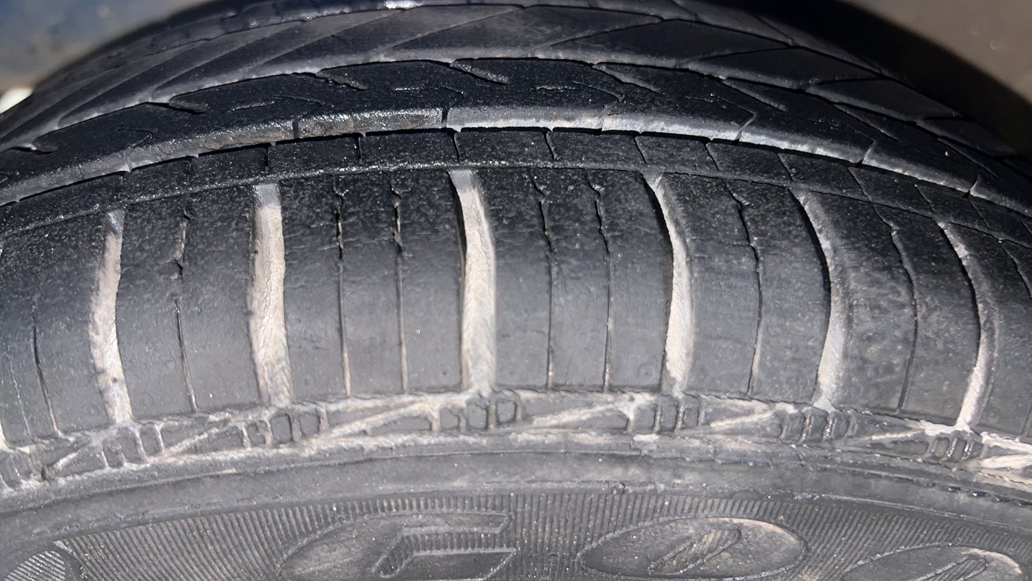 Used 2014 Hyundai Eon Magna + Petrol Manual tyres LEFT FRONT TYRE TREAD VIEW