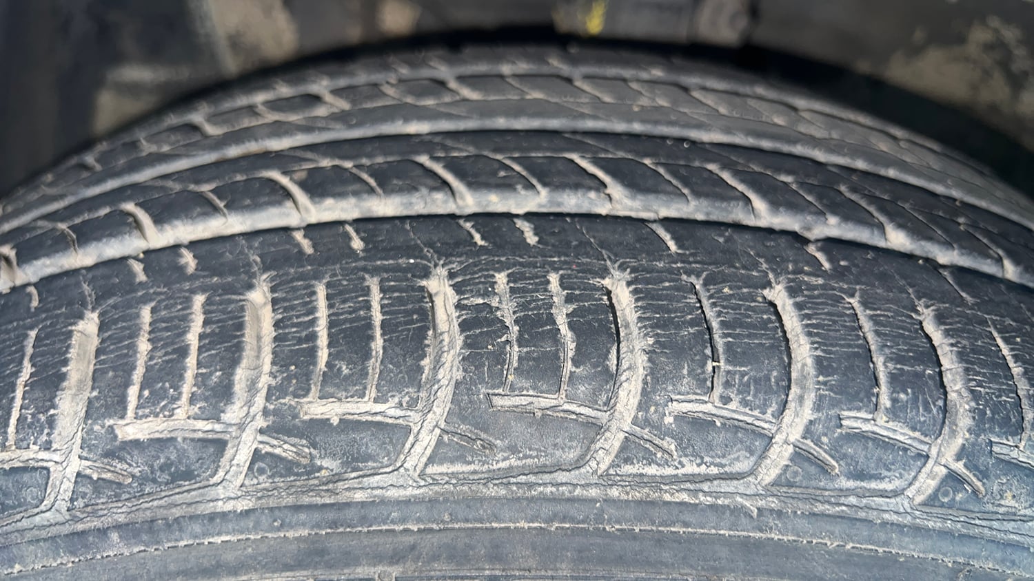 Used 2018 Maruti Suzuki Ertiga ZXI+ Petrol Manual tyres LEFT FRONT TYRE TREAD VIEW
