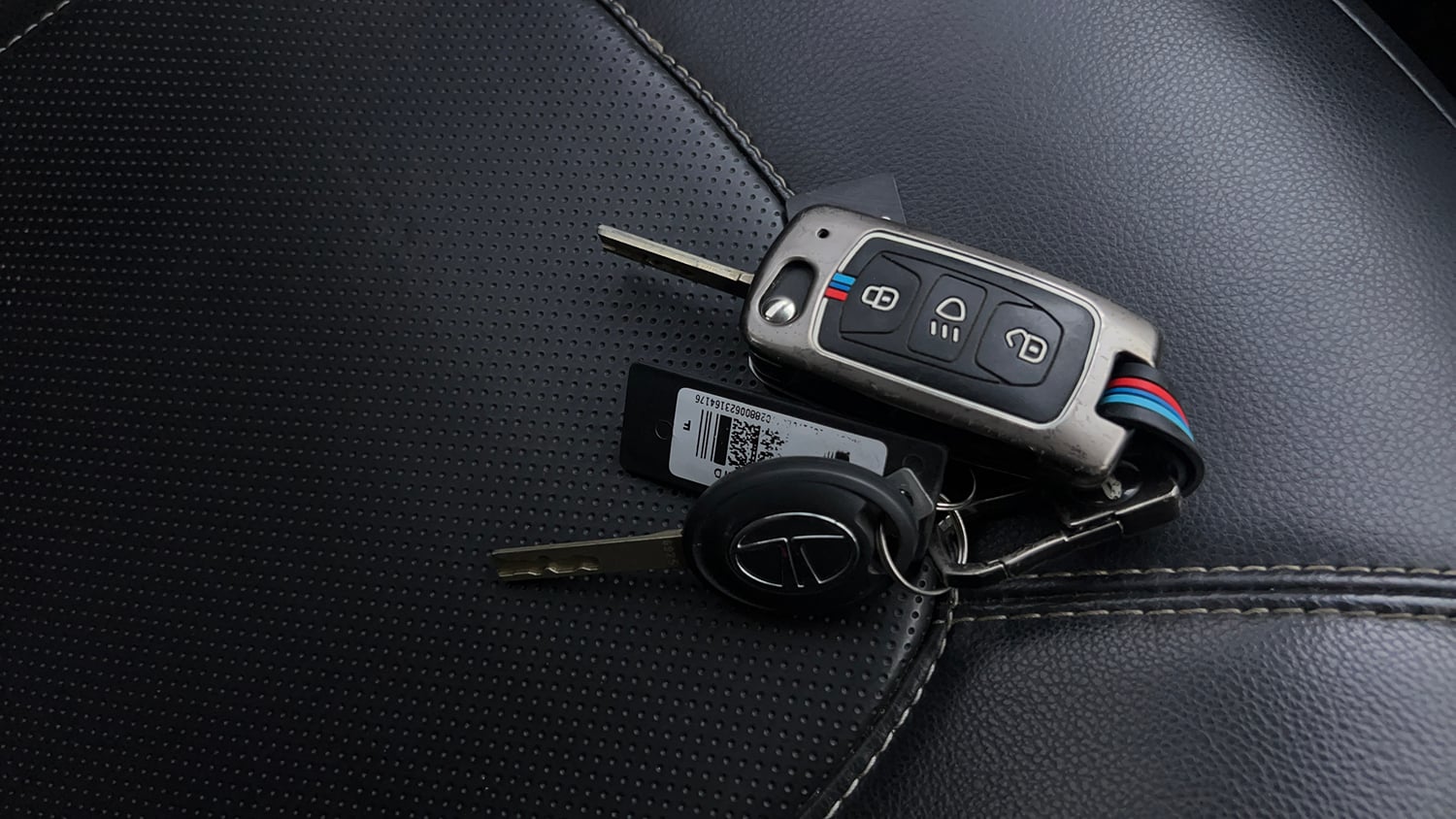 Used 2023 Tata Nexon XM Diesel Diesel Manual extra CAR KEY VIEW
