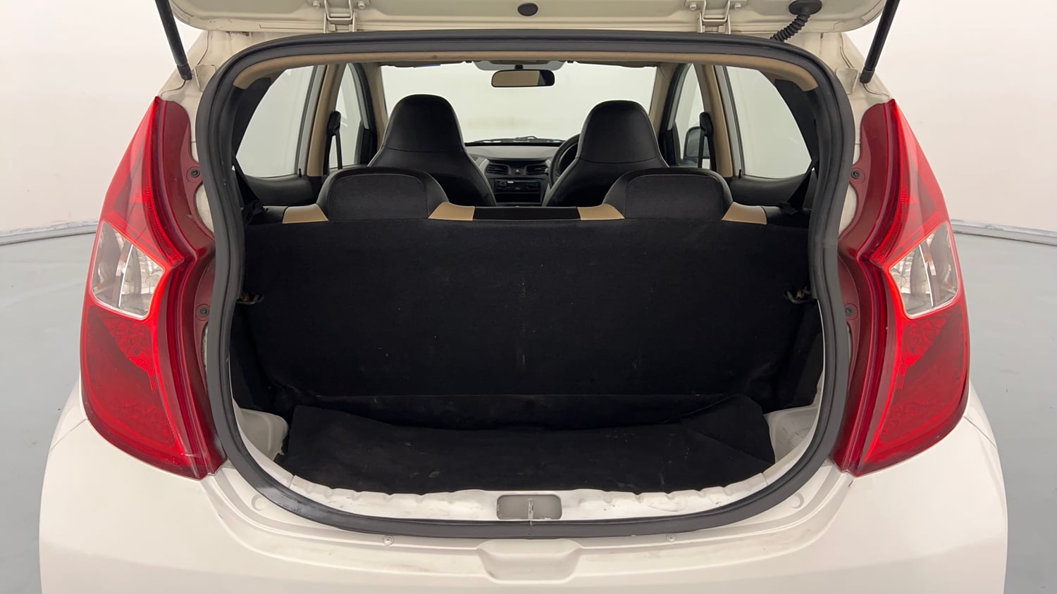 Used 2018 Hyundai Eon Era + AirBag Petrol Manual interior DICKY INSIDE VIEW