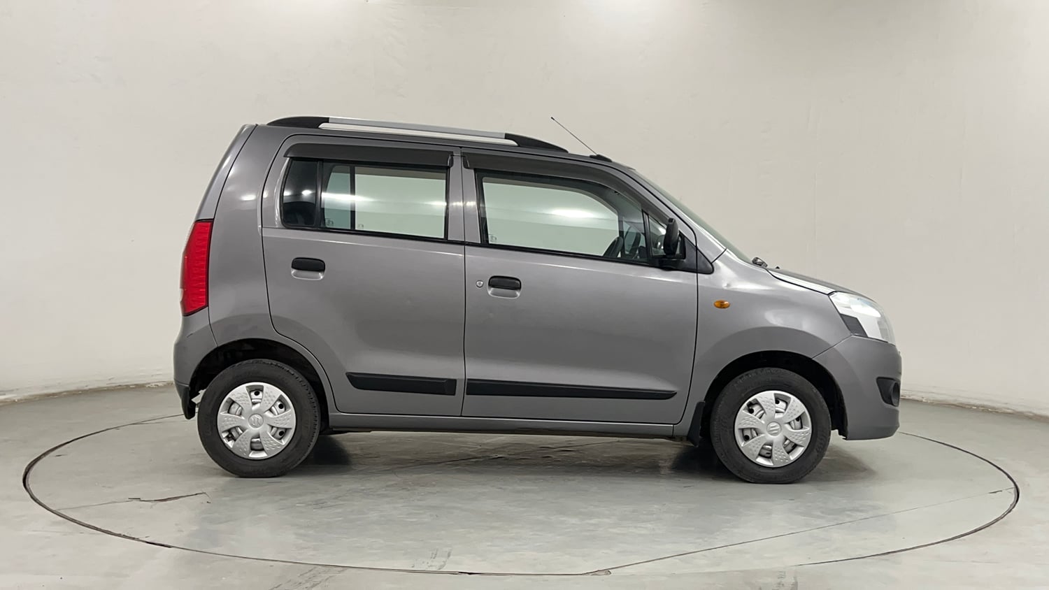 Used 2017 Maruti Suzuki Wagon R LXI CNG Cng Manual exterior RIGHT SIDE VIEW