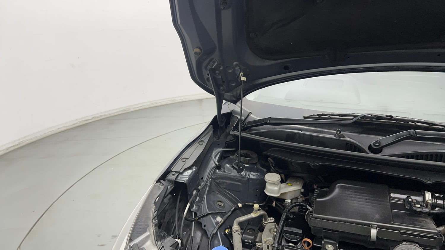 Used 2023 Maruti Suzuki Baleno Alpha AGS Petrol Automatic engine ENGINE RIGHT SIDE HINGE & APRON VIEW
