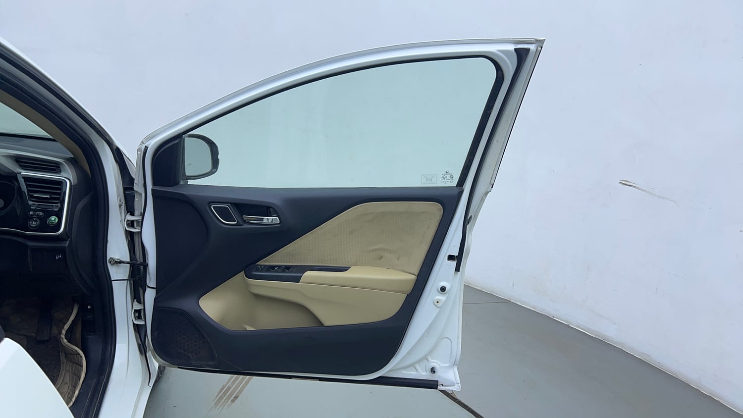 Used 2019 Honda City V CVT Petrol Petrol Automatic interior RIGHT FRONT DOOR OPEN VIEW