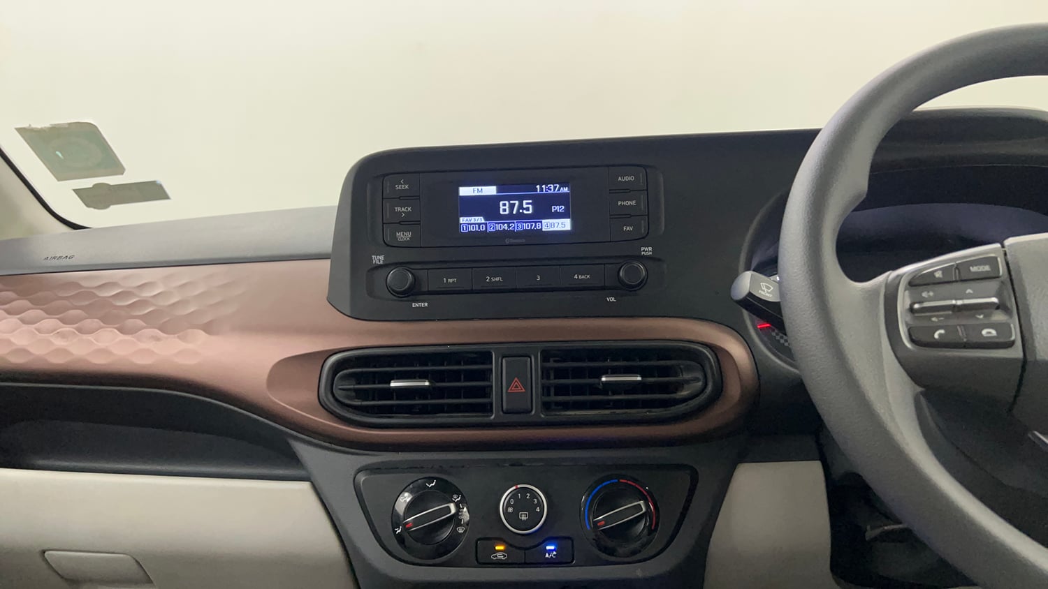 Used 2021 Hyundai Aura S 1.2 AMT Petrol Petrol Automatic interior MUSIC SYSTEM & AC CONTROL VIEW