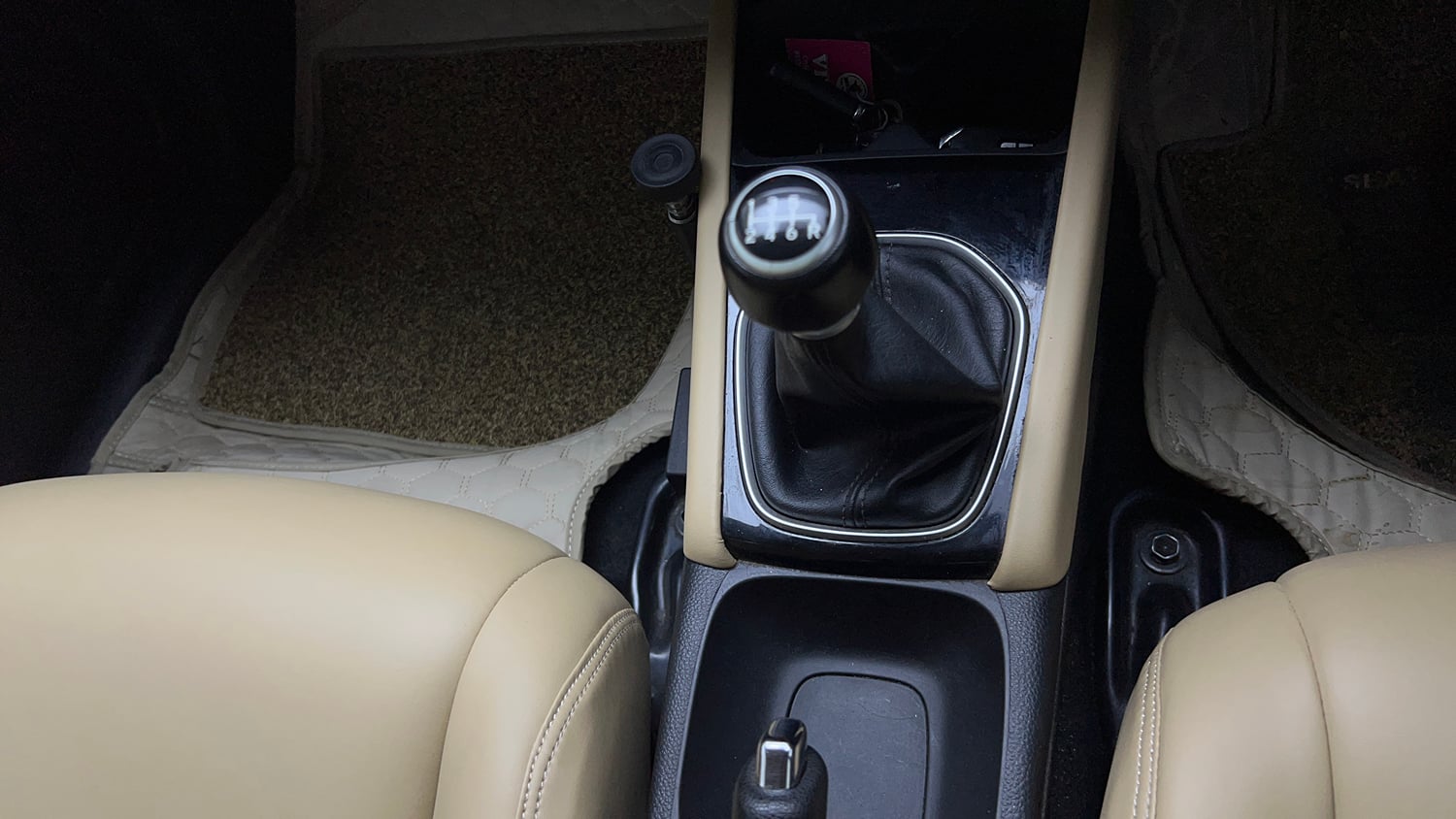 Used 2021 Honda City V Petrol Petrol Manual interior GEAR  KNOB VIEW