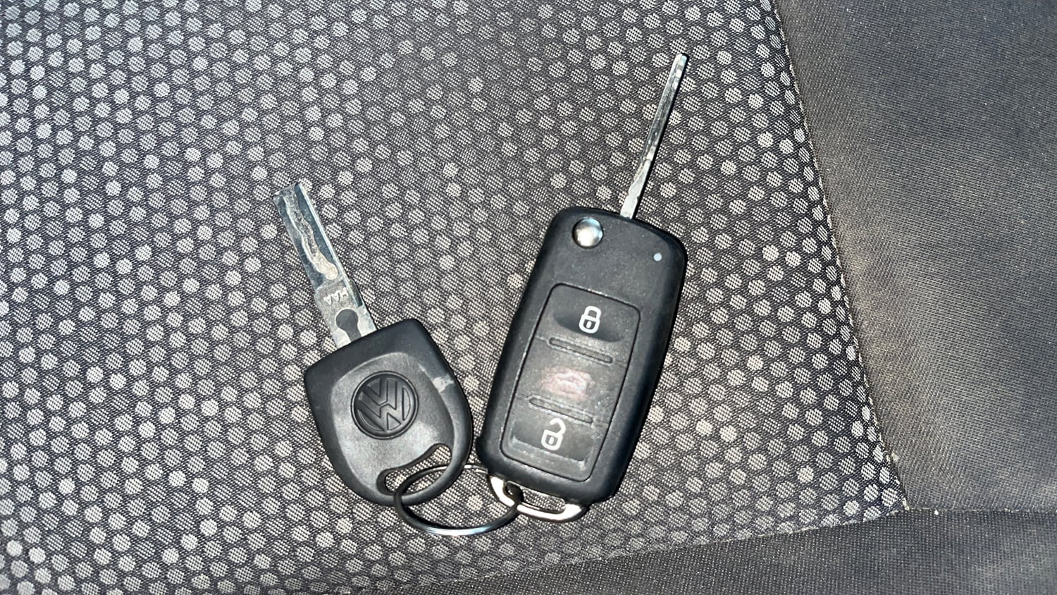 Used 2016 Volkswagen Polo Comfortline 1.2L (P) Petrol Manual extra CAR KEY VIEW