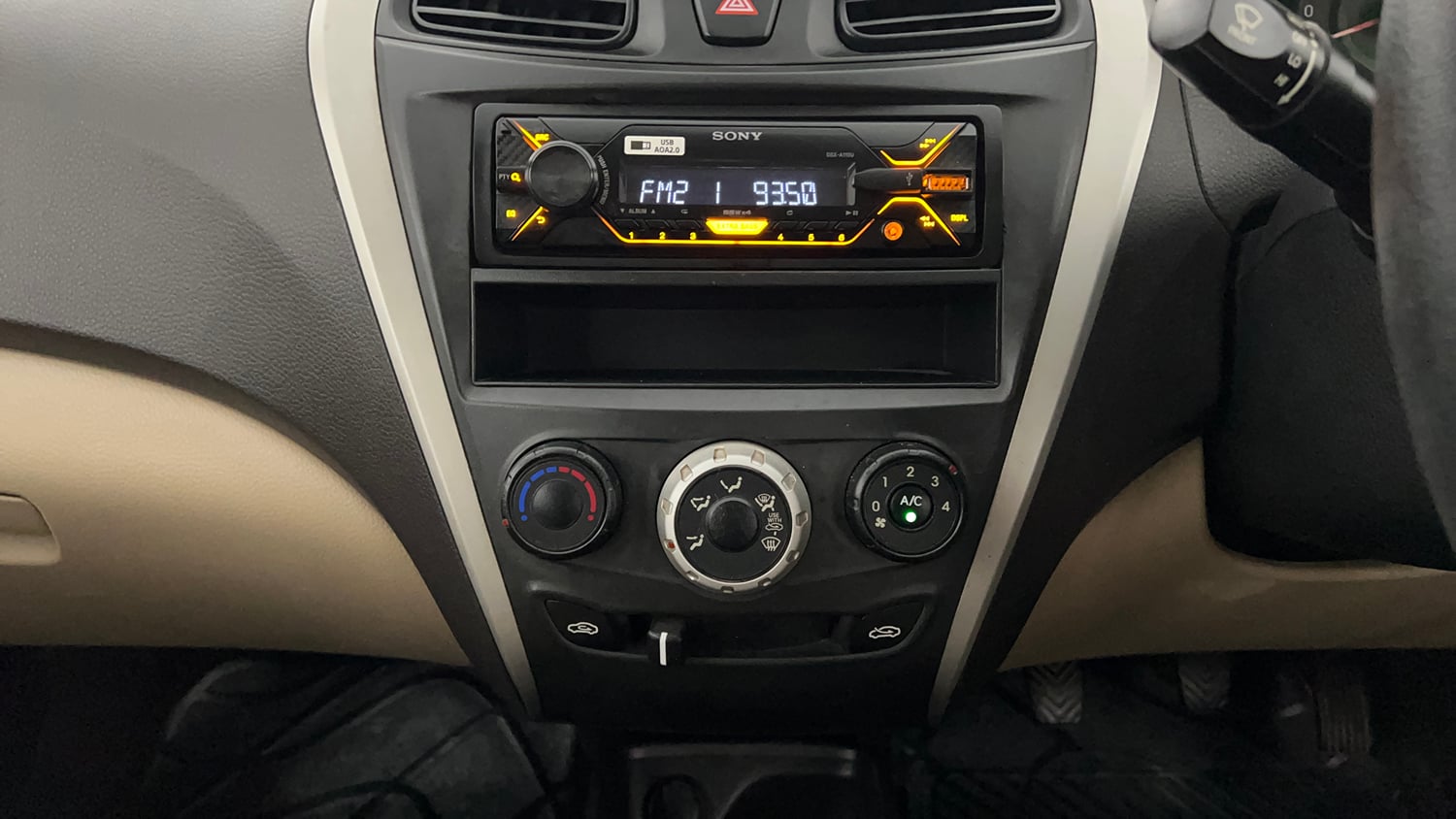 Used 2018 Hyundai Eon Era + AirBag Petrol Manual interior MUSIC SYSTEM & AC CONTROL VIEW