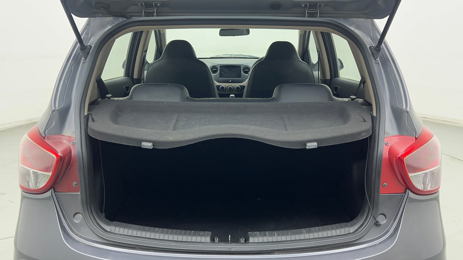 Used 2017 Hyundai Grand i10 Magna 1.2 Kappa VTVT Petrol Manual interior DICKY INSIDE VIEW