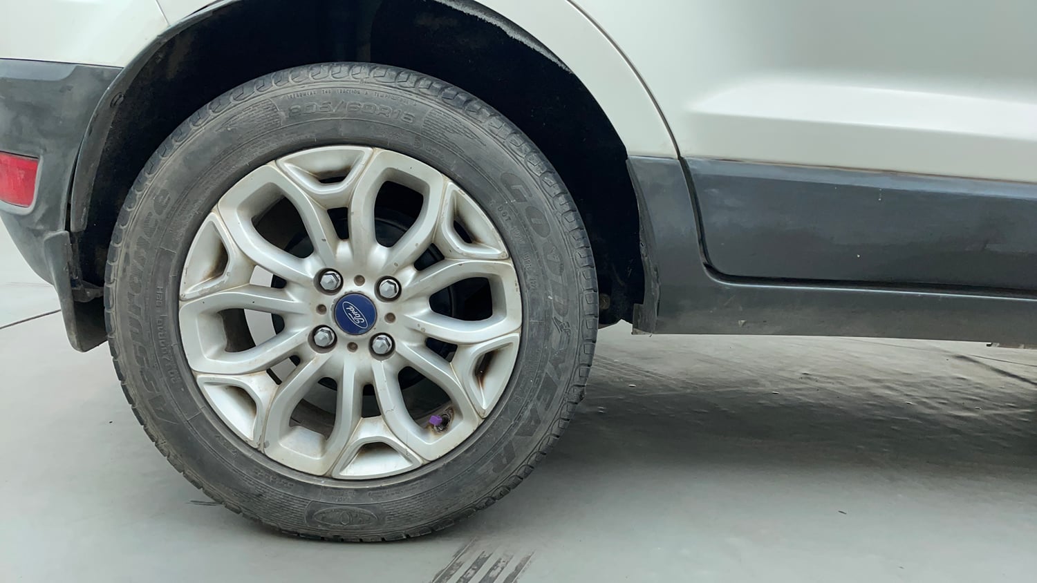 Used 2016 Ford EcoSport Titanium 1.5L TDCi Diesel Manual tyres RIGHT REAR TYRE RIM VIEW