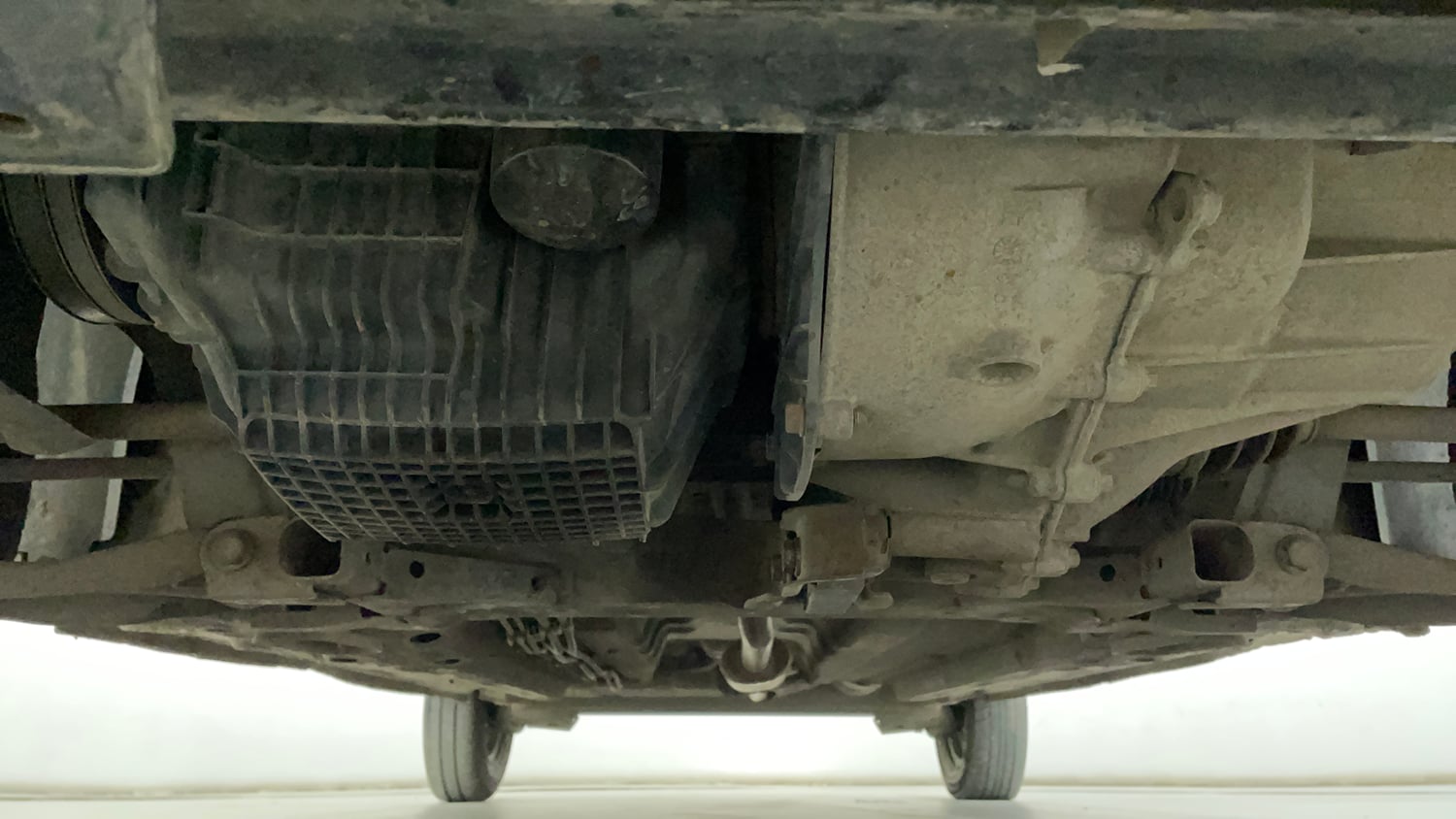 Used 2018 Renault Kwid 1.0 RXL Petrol Manual extra FRONT LEFT UNDERBODY VIEW