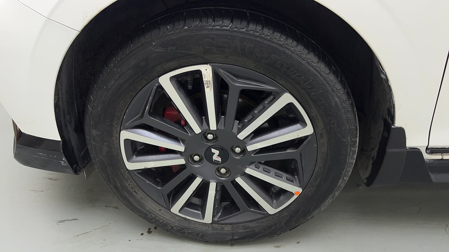 Used 2022 Hyundai i20 N Line N8 1.0 Turbo DCT Petrol Automatic tyres LEFT FRONT TYRE RIM VIEW