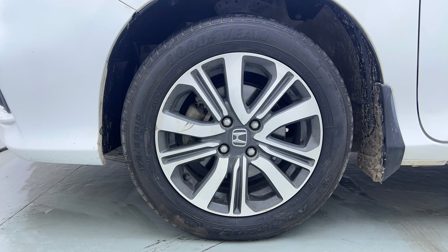 Used 2019 Honda City V CVT Petrol Petrol Automatic tyres LEFT FRONT TYRE RIM VIEW