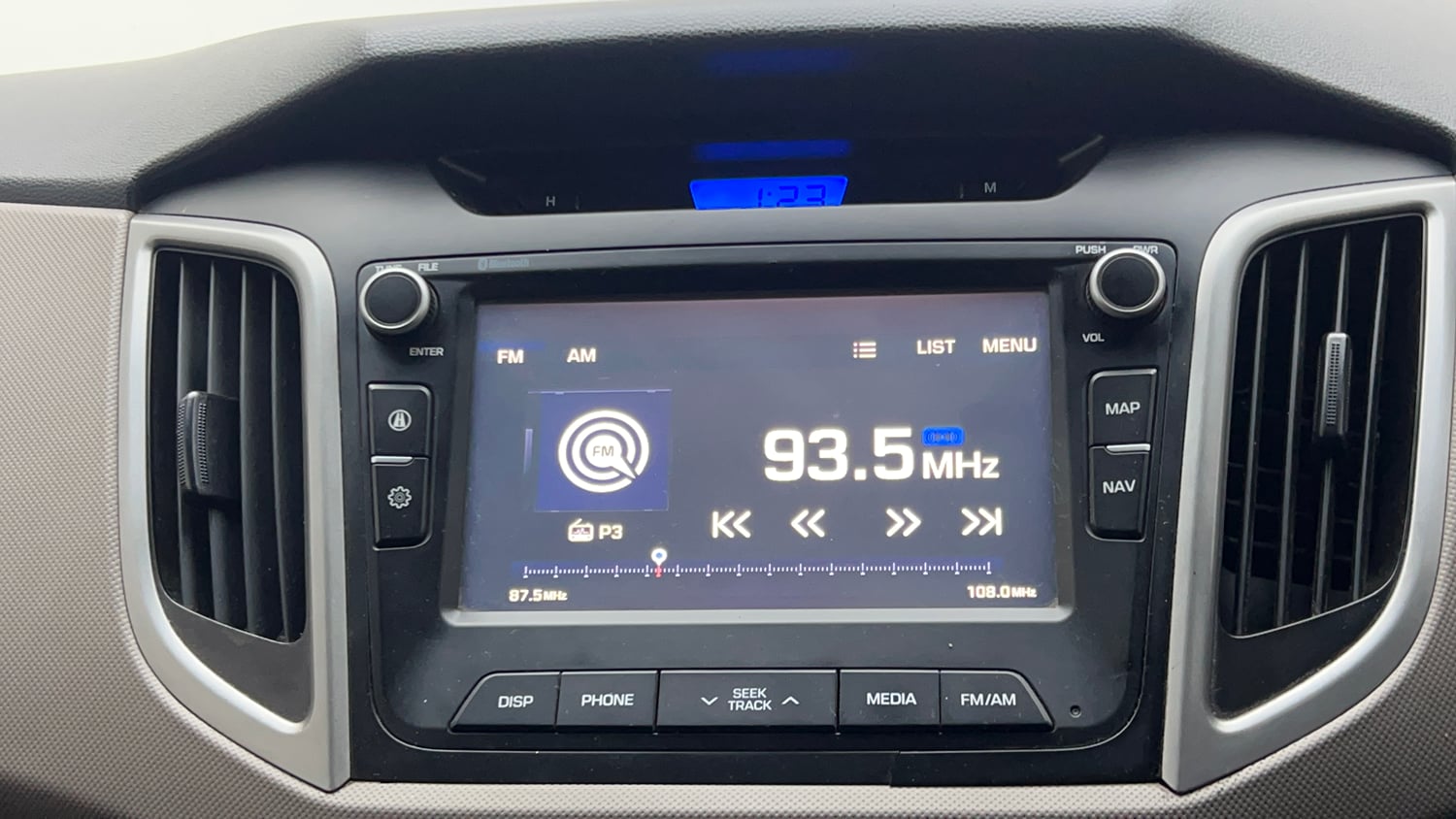 Used 2017 Hyundai Creta 1.6 SX Plus Petrol Petrol Manual top_features Touch screen infotainment system