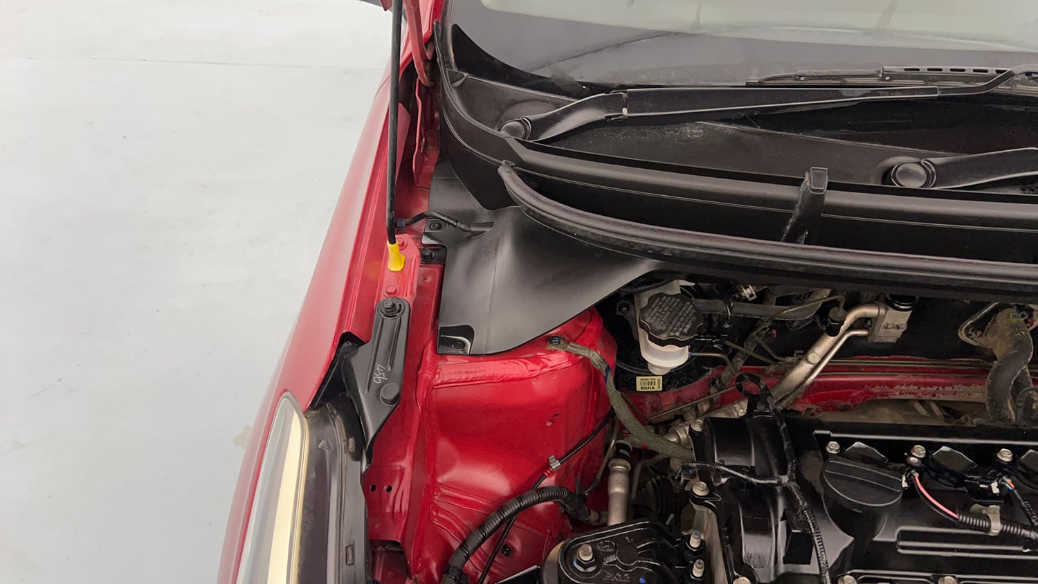 Used 2019 Hyundai Elite i20 Asta 1.2 Petrol Manual engine ENGINE RIGHT SIDE HINGE & APRON VIEW