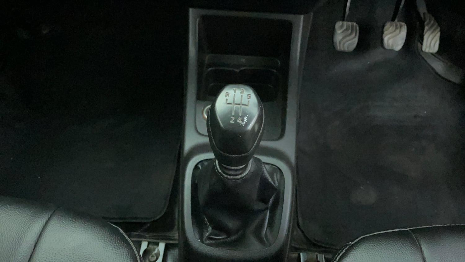 Used 2018 Renault Kwid 1.0 RXL Petrol Manual interior GEAR  KNOB VIEW