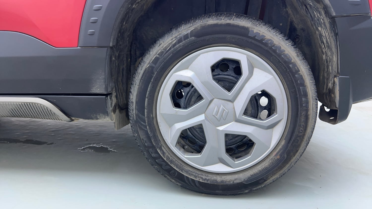 Used 2022 Maruti Suzuki Brezza Vxi AT Petrol Automatic tyres LEFT REAR TYRE RIM VIEW