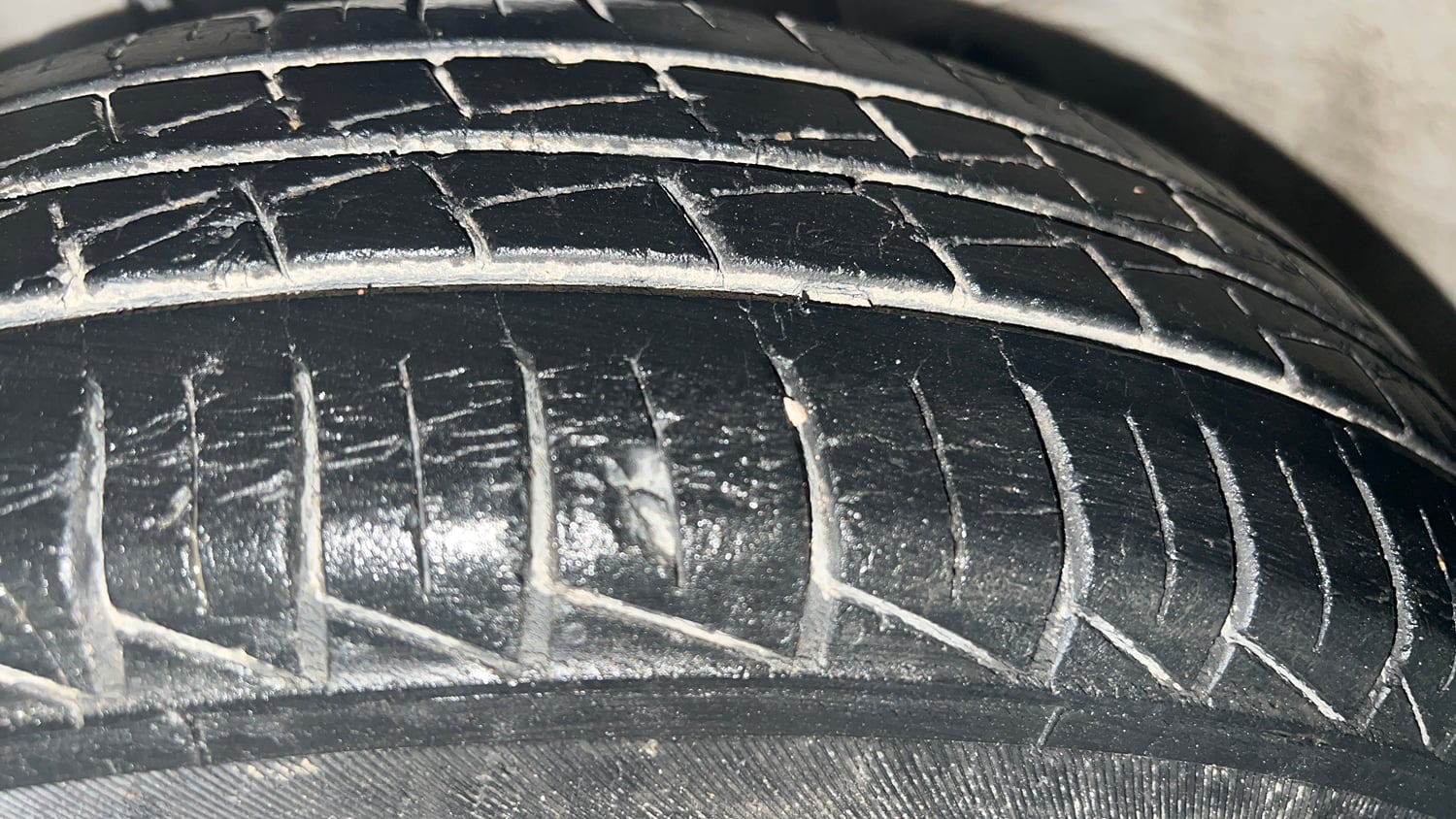 Used 2021 Maruti Suzuki Alto 800 VXi Petrol Manual tyres LEFT FRONT TYRE TREAD VIEW