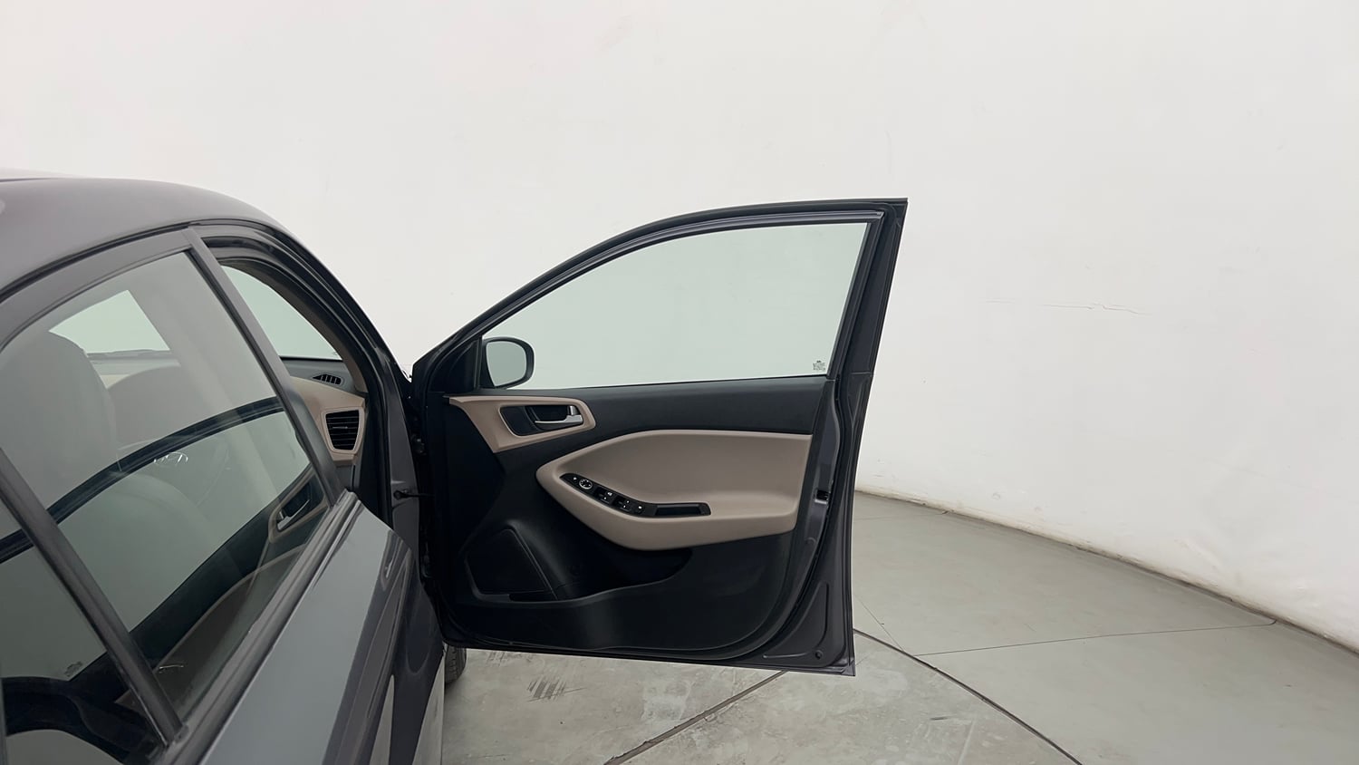 Used 2018 Hyundai Elite i20 Asta 1.2 Petrol Manual interior RIGHT FRONT DOOR OPEN VIEW