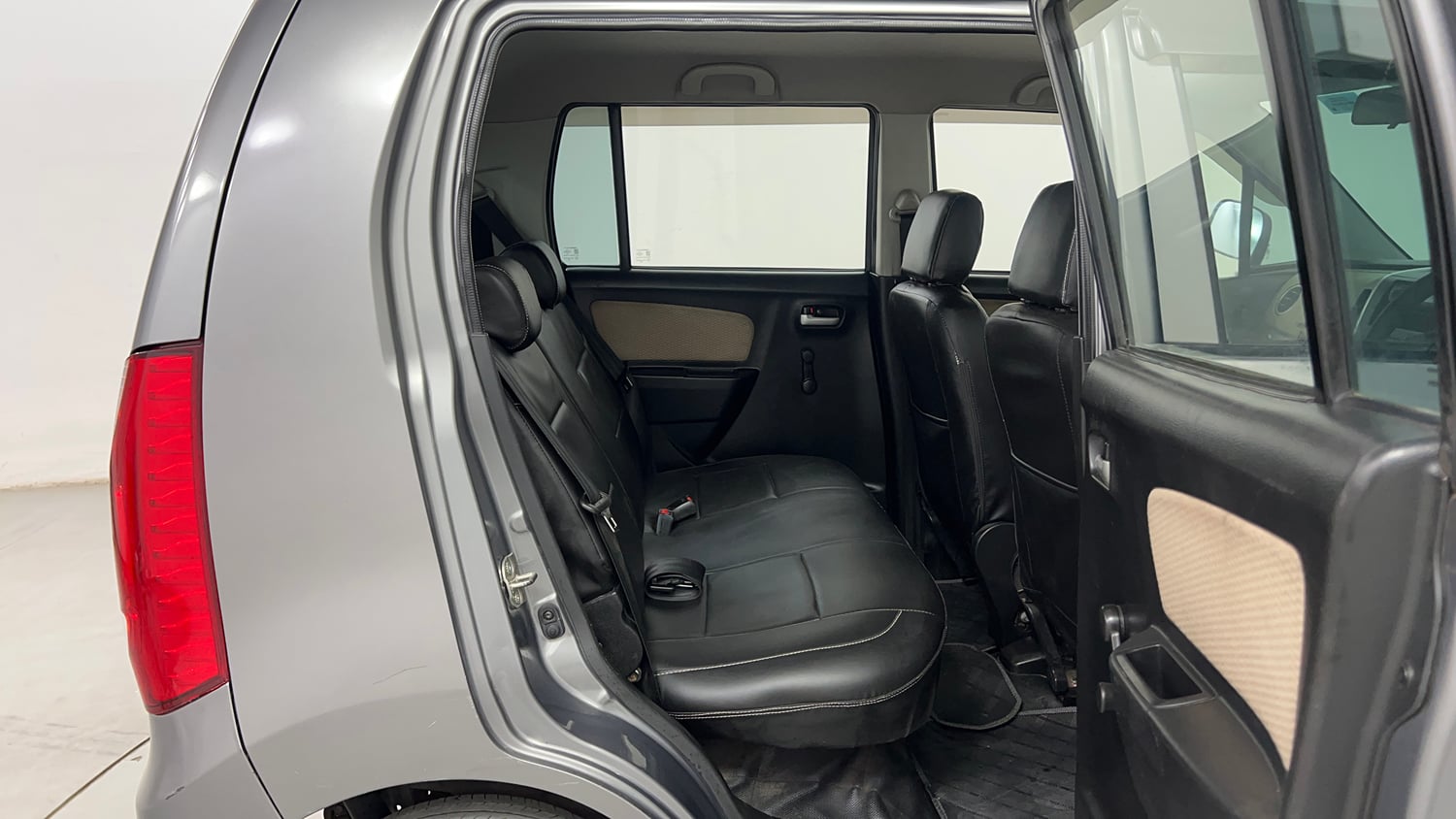 Used 2017 Maruti Suzuki Wagon R LXI CNG Cng Manual interior RIGHT SIDE REAR DOOR CABIN VIEW