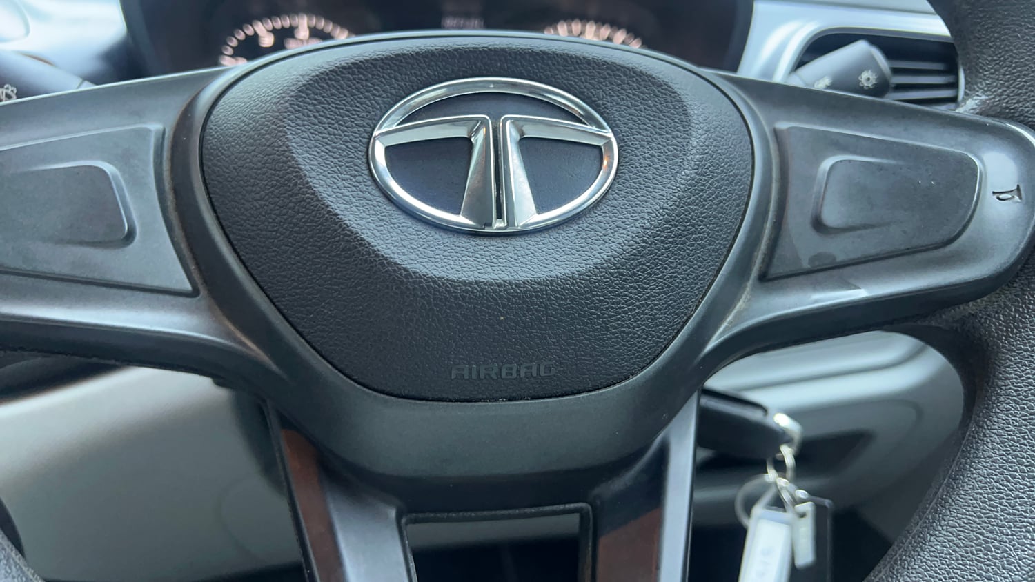 Used 2021 Tata Altroz XM Petrol Petrol Manual top_features Airbags