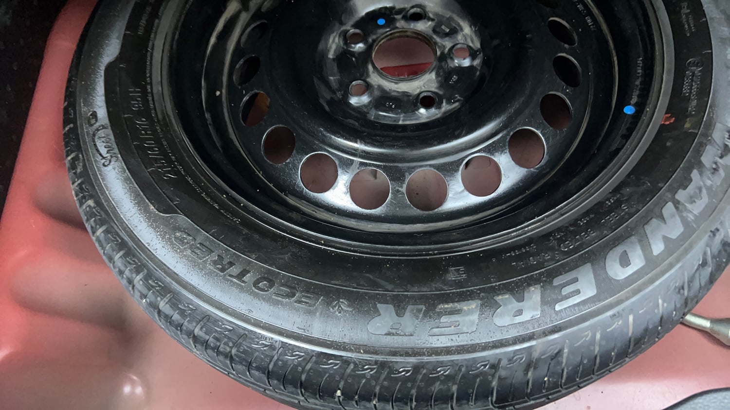 Used 2022 Maruti Suzuki Brezza Vxi AT Petrol Automatic tyres SPARE TYRE VIEW