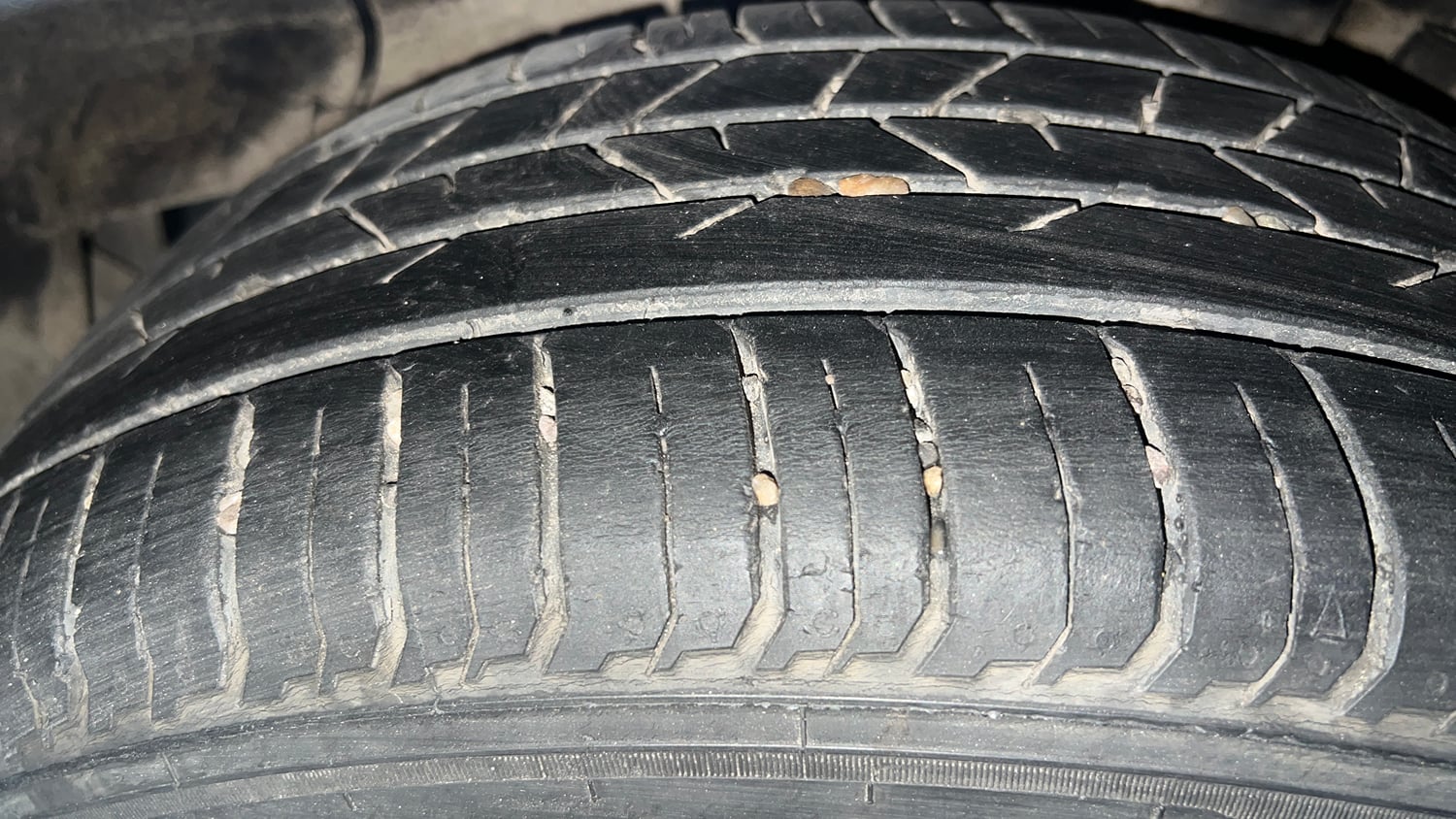Used 2023 Hyundai New i20 Sportz 1.2 MT Petrol Manual tyres LEFT REAR TYRE TREAD VIEW