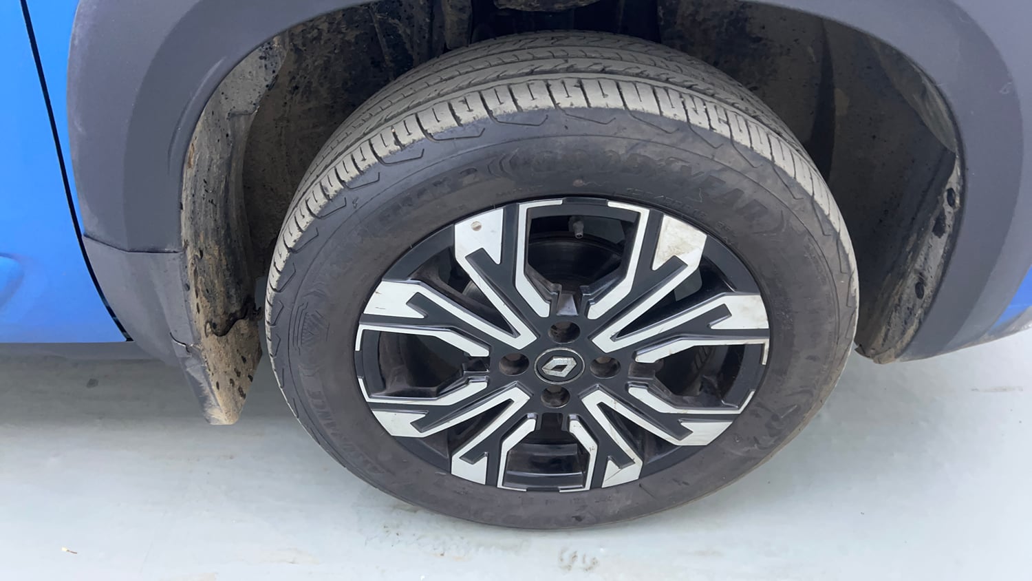 Used 2022 Renault Kiger RXZ AMT Petrol Automatic tyres RIGHT FRONT TYRE RIM VIEW