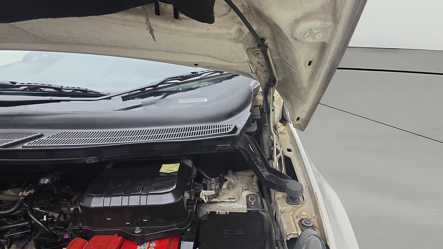 Used 2017 Ford EcoSport Titanium 1.5L TDCi Diesel Manual engine ENGINE LEFT SIDE HINGE & APRON VIEW