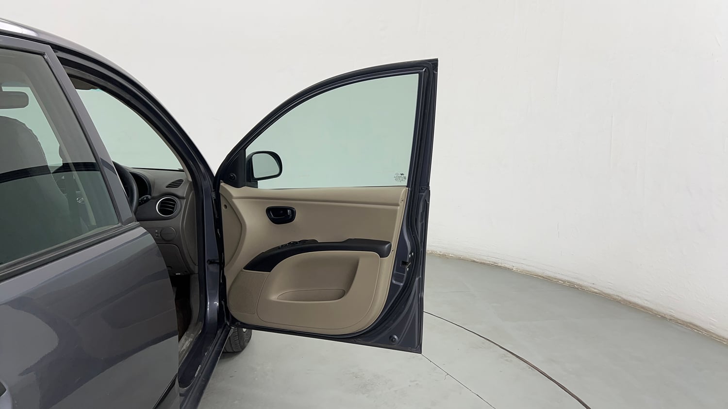 Used 2015 Hyundai i10 Magna 1.1 iRDE2 Petrol Manual interior RIGHT FRONT DOOR OPEN VIEW