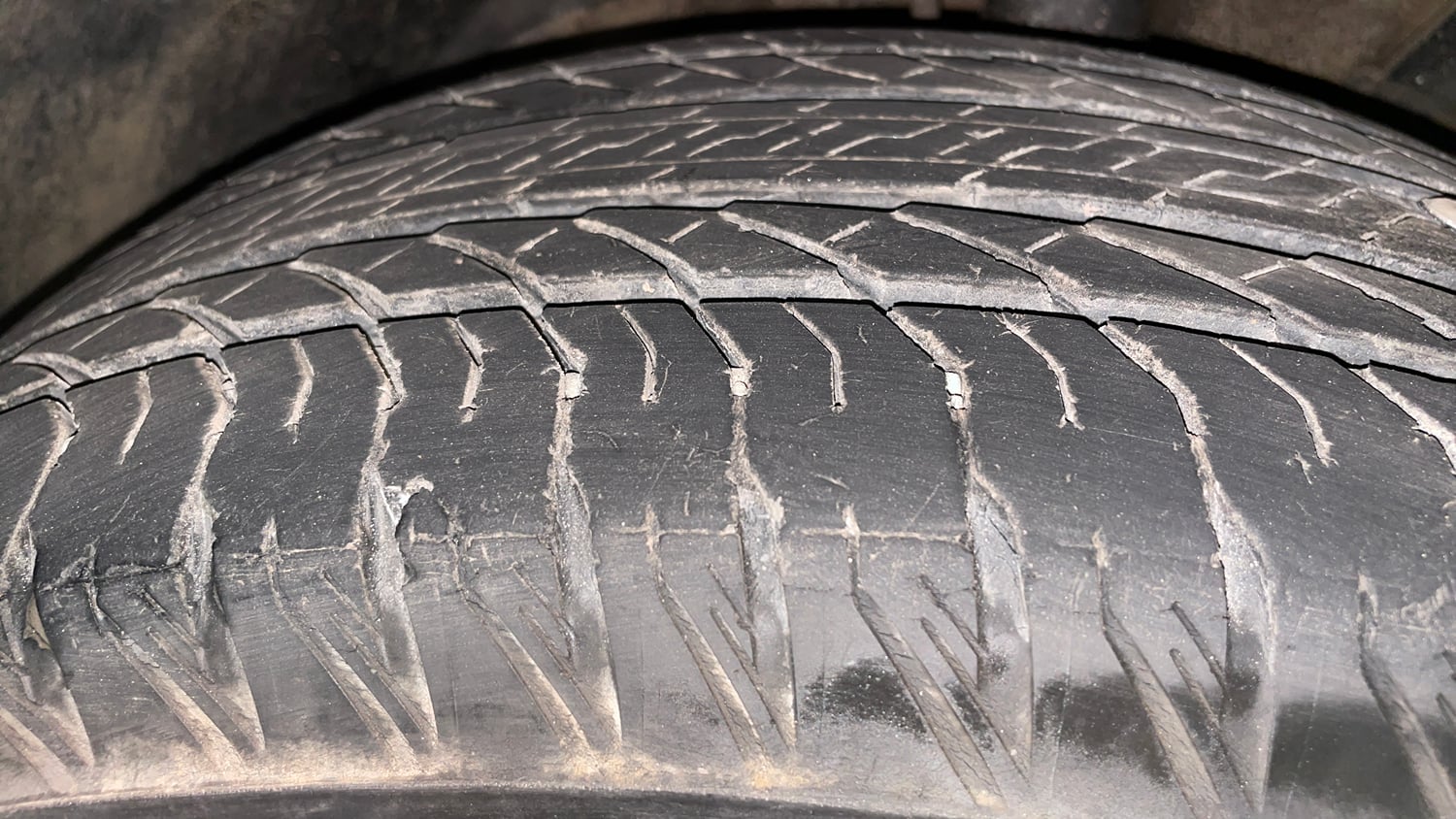 Used 2019 Mahindra XUV500 W11 Diesel Manual tyres RIGHT FRONT TYRE TREAD VIEW