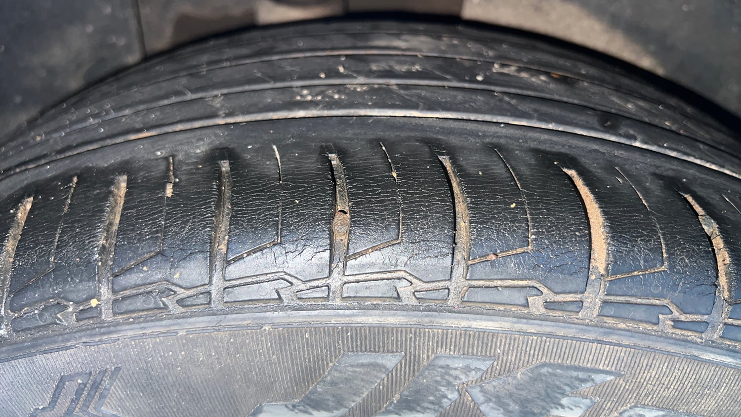 Used 2022 Kia Seltos X Line 1.5 Diesel AT Diesel Automatic tyres RIGHT REAR TYRE TREAD VIEW