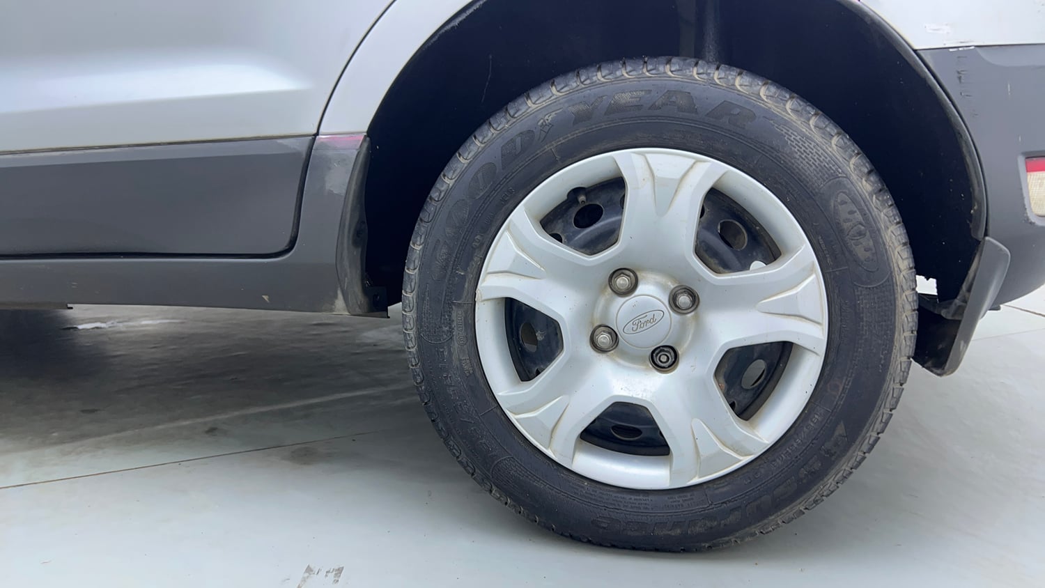 Used 2015 Ford EcoSport Ambiente 1.5 Ti-VCT Petrol Manual tyres LEFT REAR TYRE RIM VIEW