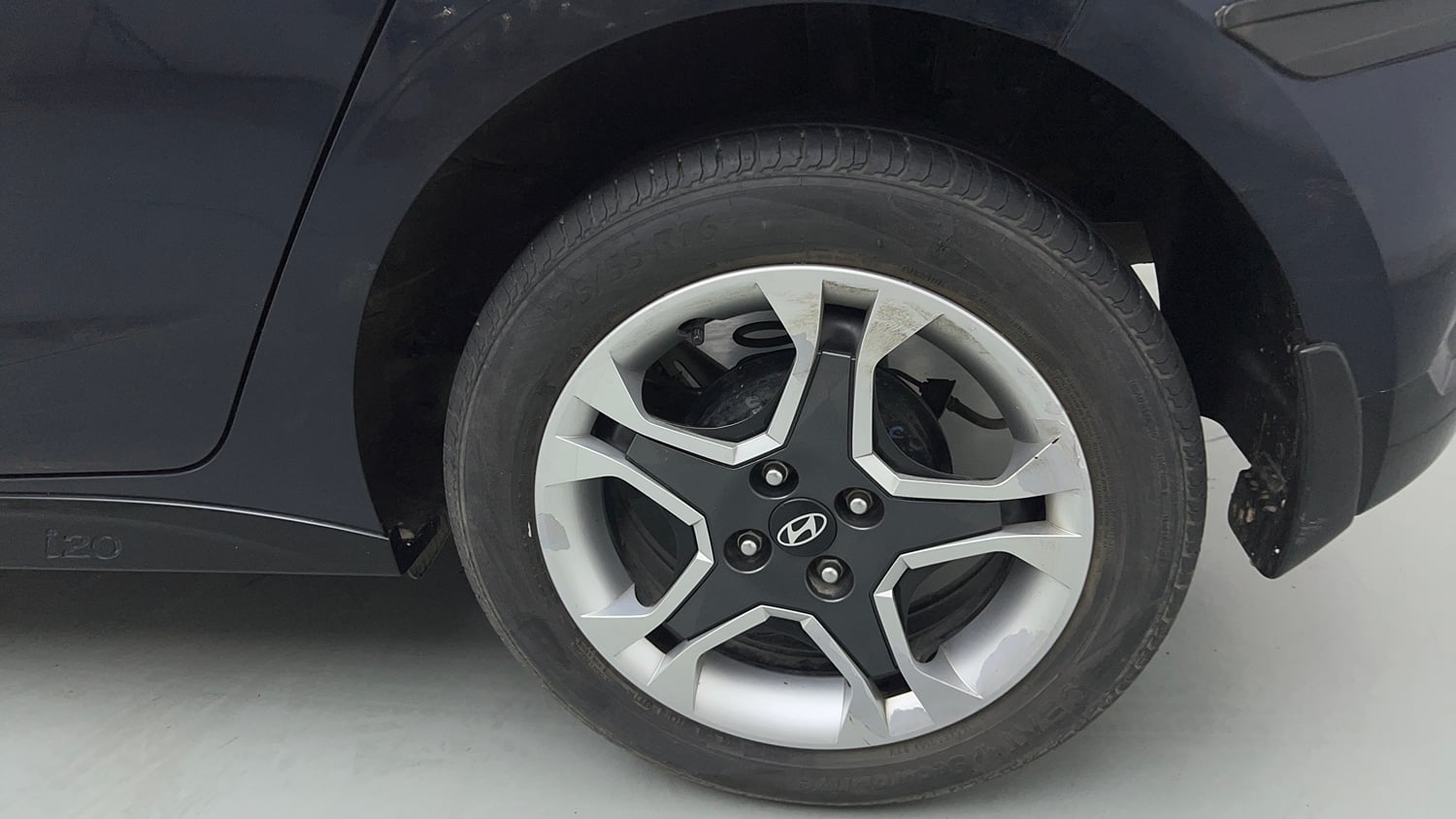 Used 2023 Hyundai New i20 Sportz 1.2 MT Petrol Manual tyres LEFT REAR TYRE RIM VIEW