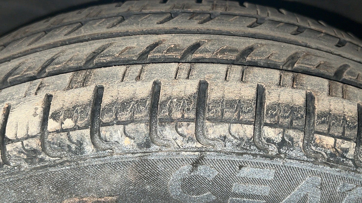 Used 2016 Maruti Suzuki Wagon R VXI Petrol Manual tyres LEFT FRONT TYRE TREAD VIEW