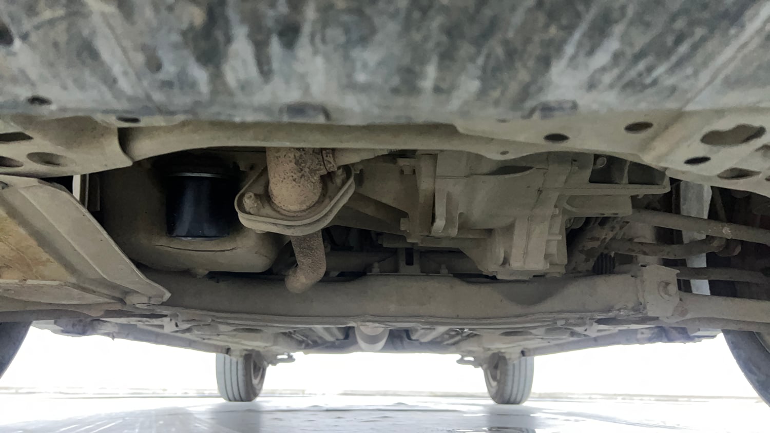 Used 2015 Maruti Suzuki Swift ZXi Petrol Manual extra FRONT LEFT UNDERBODY VIEW