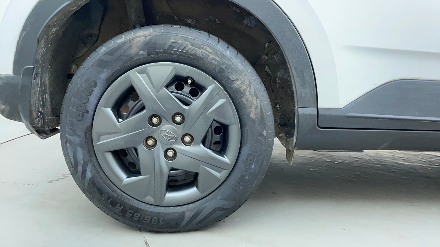 Used 2024 Hyundai Venue S (O) Plus 1.2 Petrol Petrol Manual tyres RIGHT REAR TYRE RIM VIEW