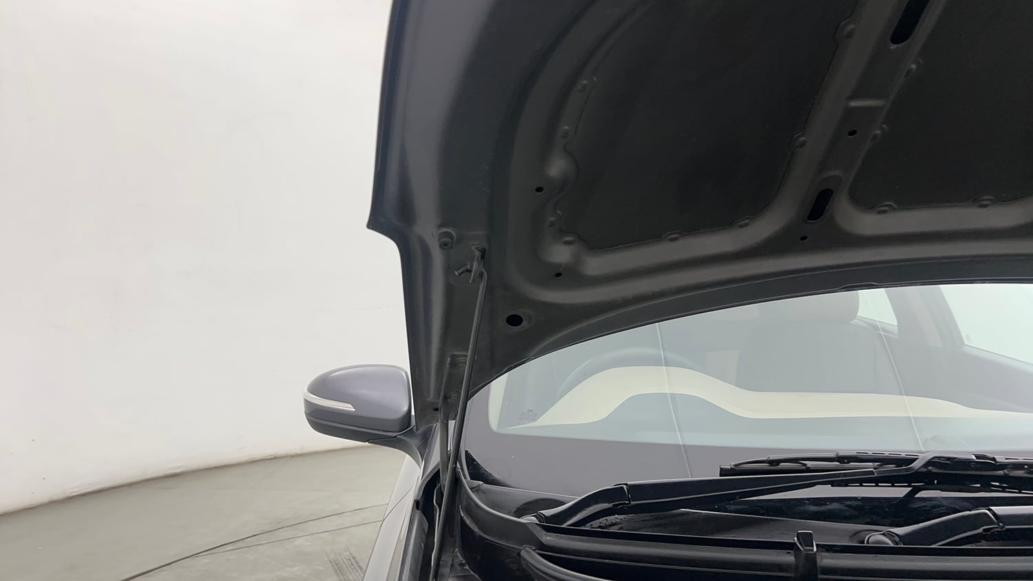 Used 2018 Hyundai Elite i20 Asta 1.2 Petrol Manual engine ENGINE RIGHT SIDE HINGE & APRON VIEW