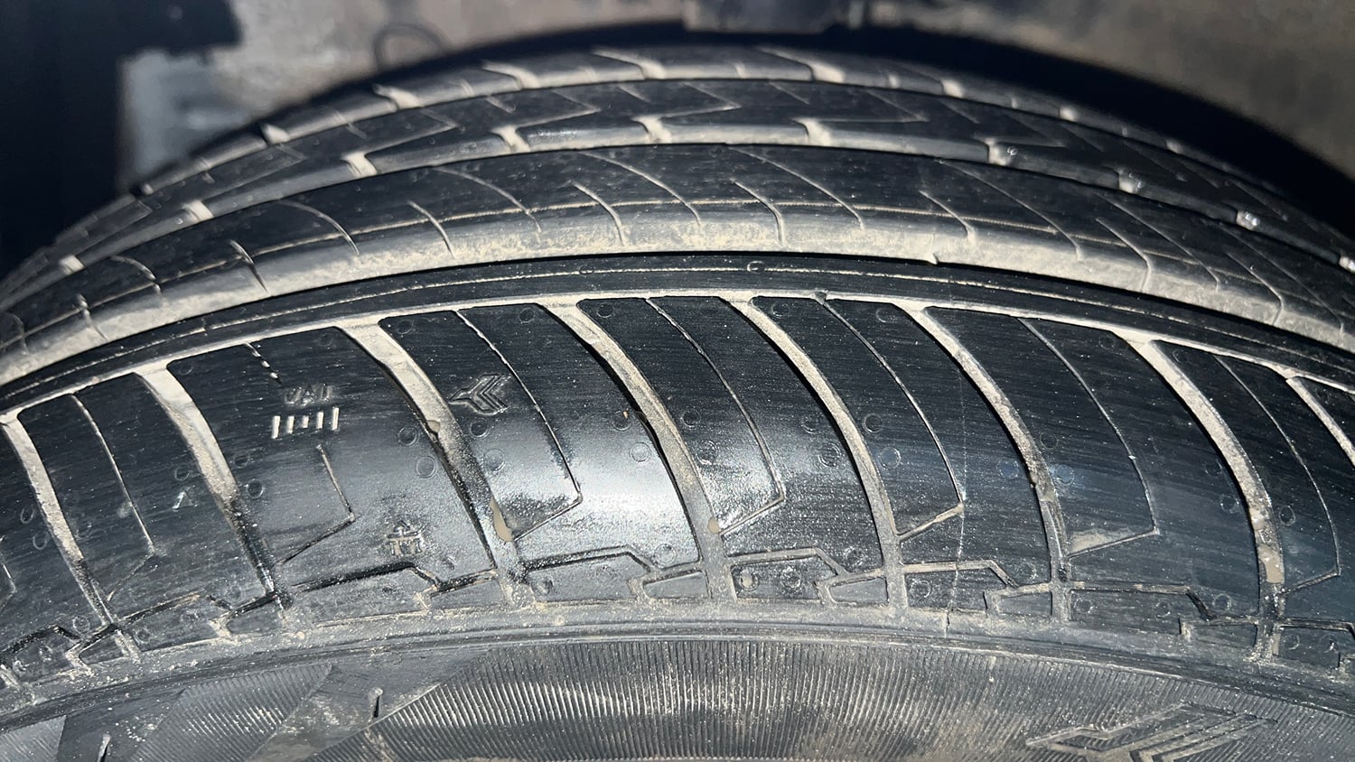 Used 2013 Maruti Suzuki Ertiga Vxi Petrol Manual tyres LEFT FRONT TYRE TREAD VIEW