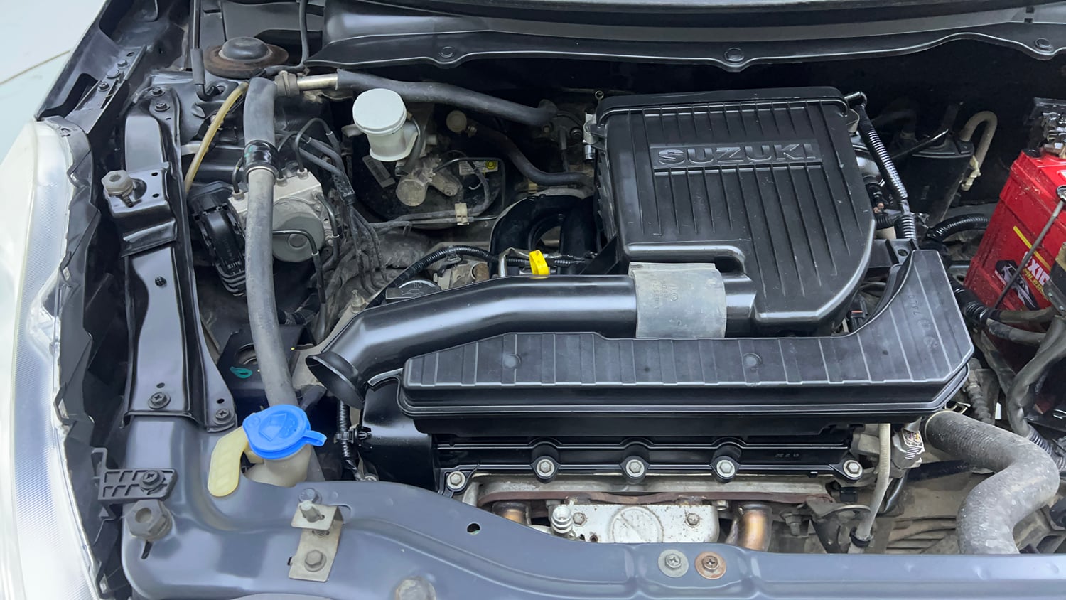 Used 2015 Maruti Suzuki Swift ZXi Petrol Manual engine ENGINE RIGHT SIDE VIEW