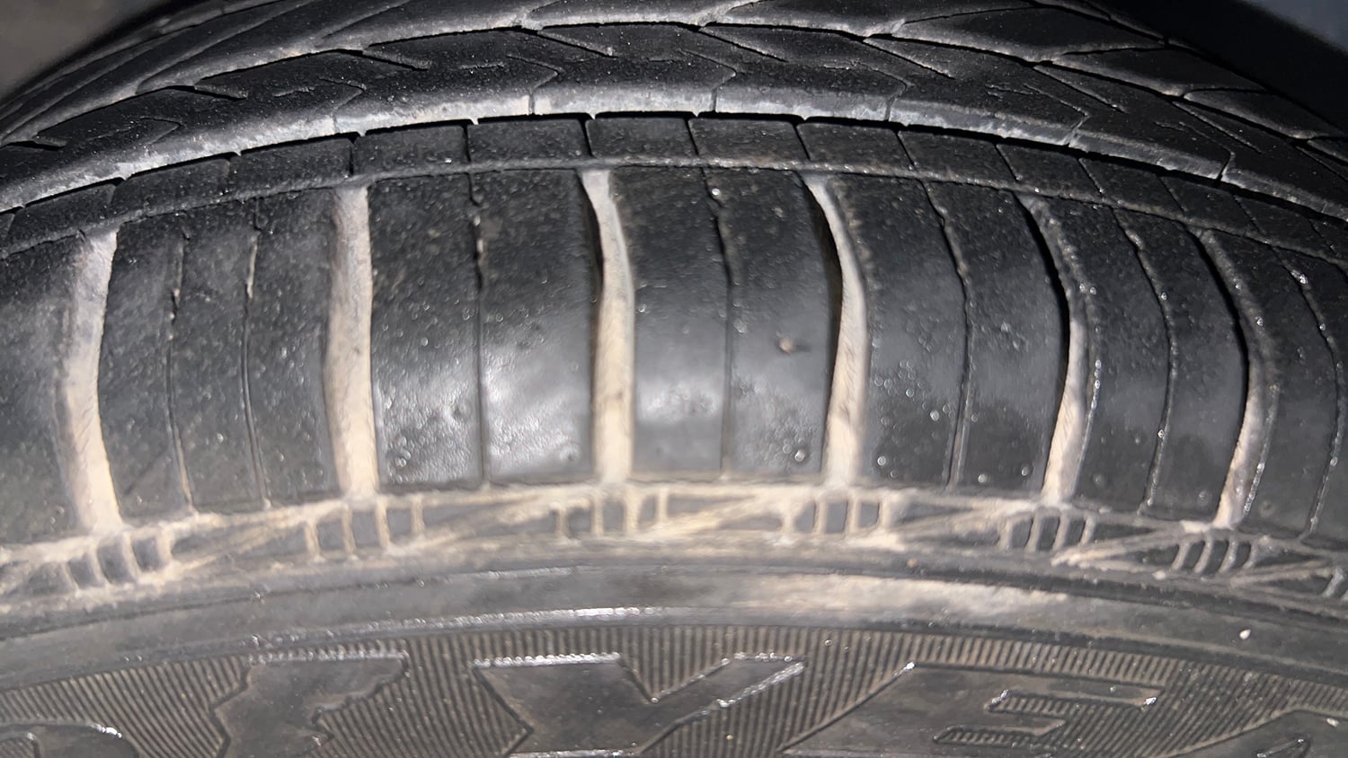 Used 2014 Hyundai Eon Magna + Petrol Manual tyres RIGHT FRONT TYRE TREAD VIEW