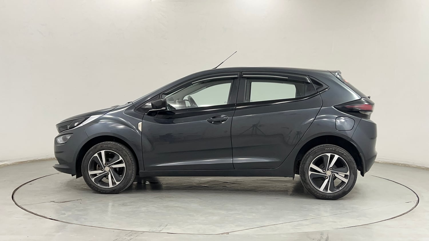 Used 2021 Tata Altroz XZ Petrol Petrol Manual exterior LEFT SIDE VIEW