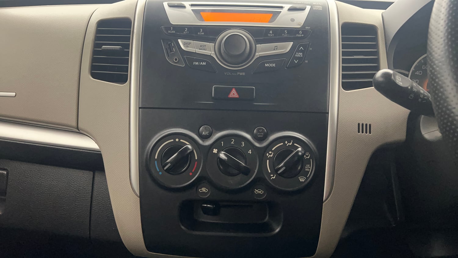 Used 2016 Maruti Suzuki Wagon R VXI Petrol Manual interior MUSIC SYSTEM & AC CONTROL VIEW