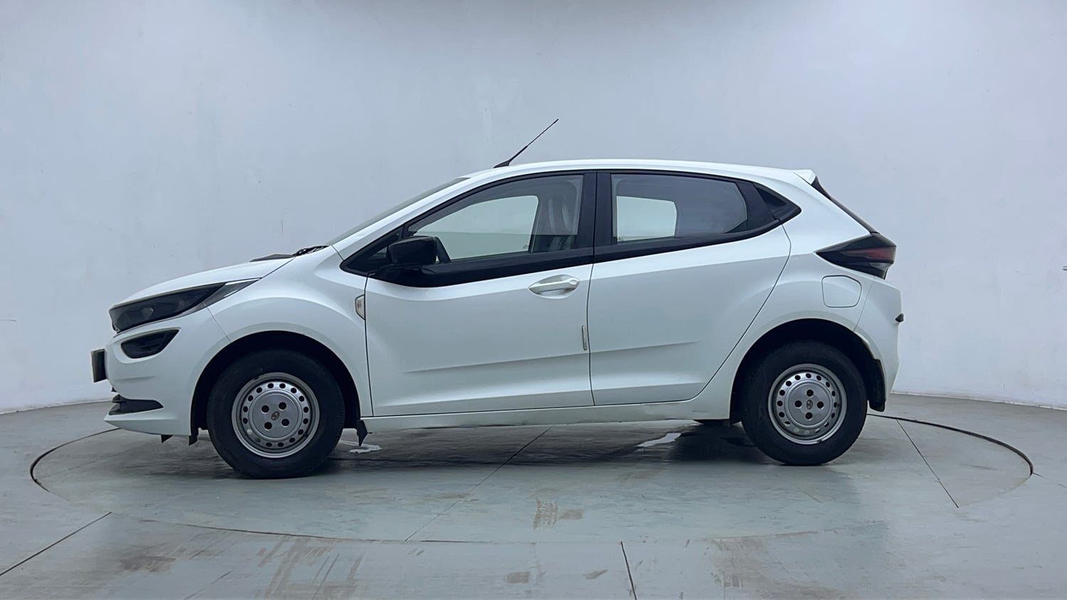 Used 2021 Tata Altroz XM Petrol Petrol Manual exterior LEFT SIDE VIEW