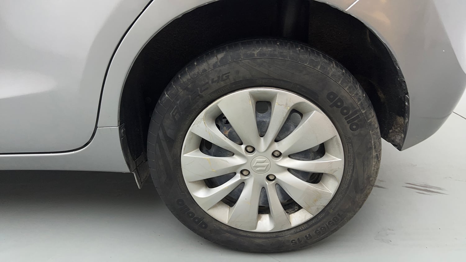 Used 2018 Maruti Suzuki Baleno Delta 1.2 Petrol Manual tyres LEFT REAR TYRE RIM VIEW