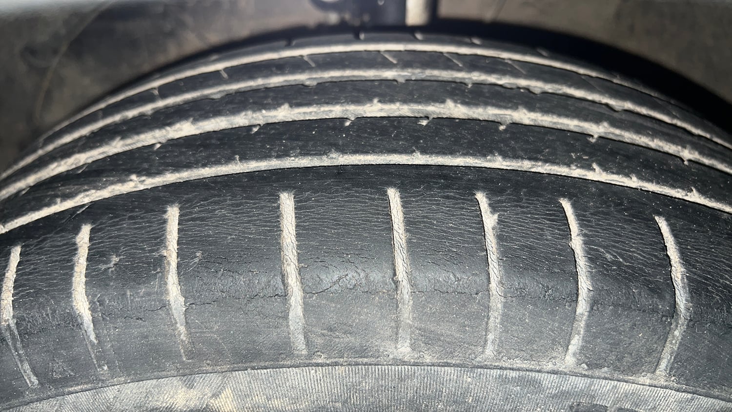 Used 2019 Maruti Suzuki Swift ZXi AMT Petrol Automatic tyres LEFT FRONT TYRE TREAD VIEW
