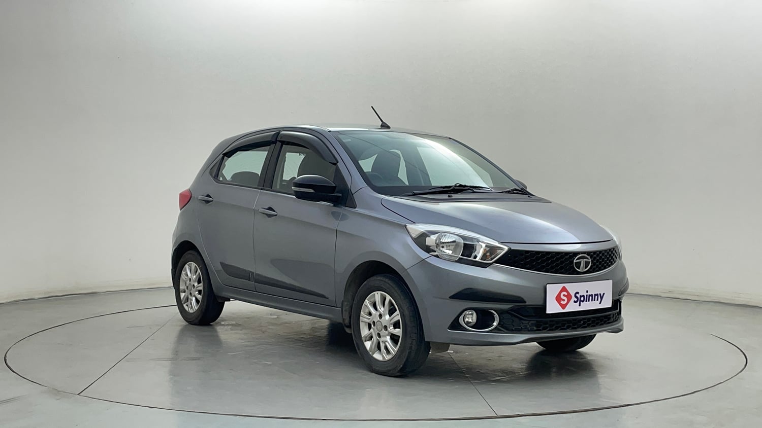Used 2018 Tata Tiago Revotron XZA Petrol Automatic exterior RIGHT FRONT CORNER VIEW