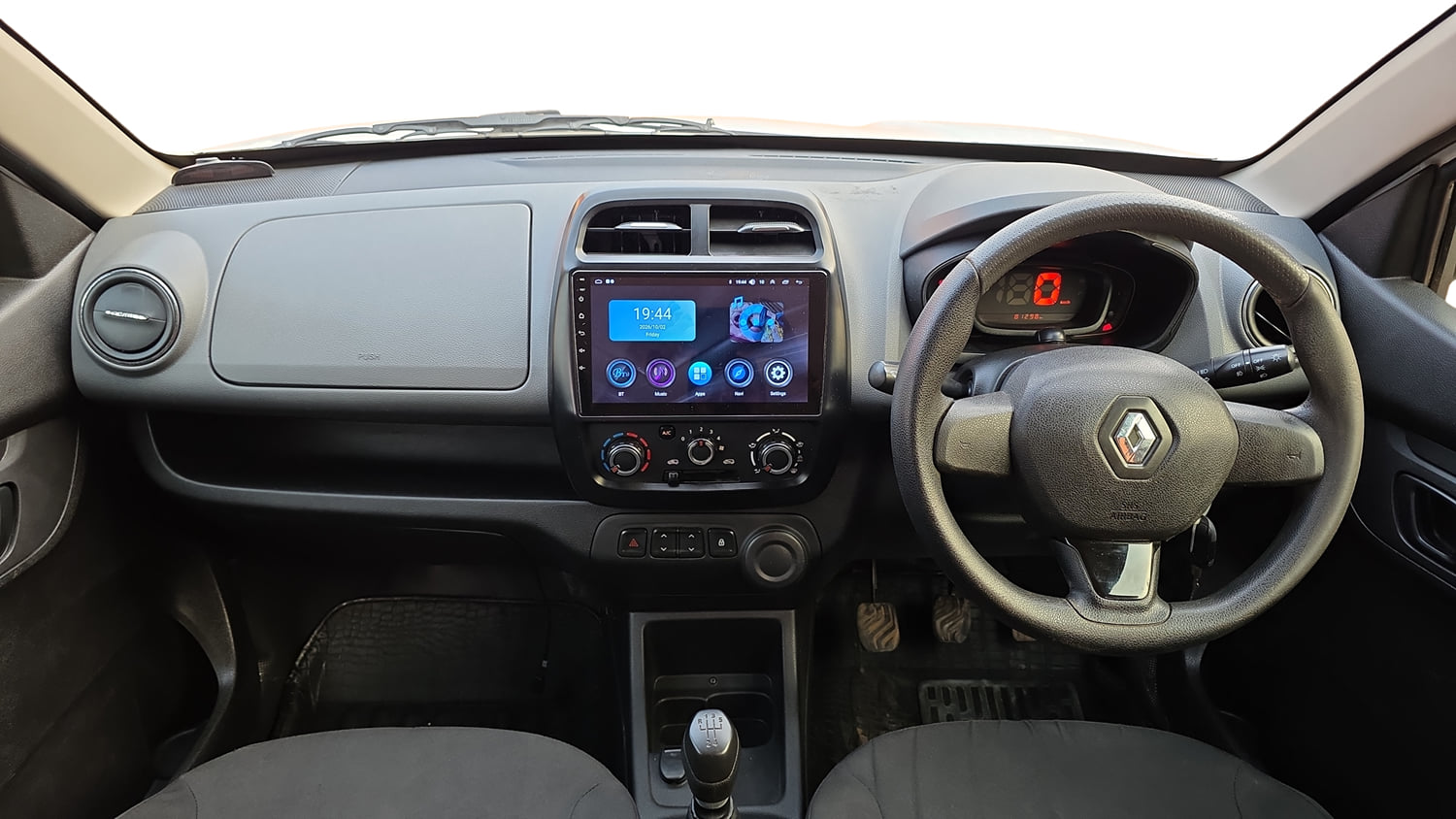 Used 2017 Renault Kwid 1.0 RXT Opt Petrol Manual interior DASHBOARD VIEW