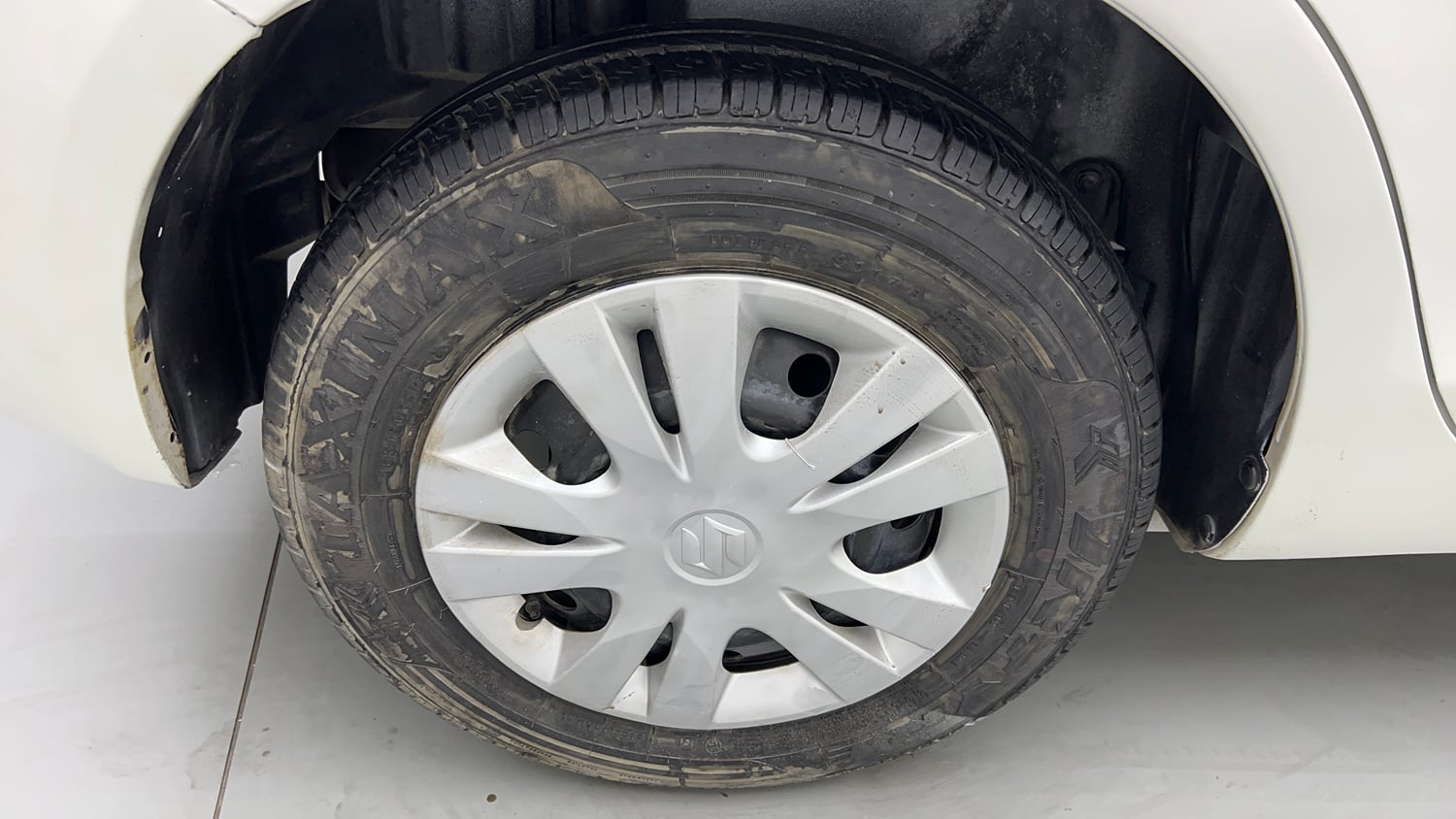 Used 2013 Maruti Suzuki Swift Dzire VXI Petrol Manual tyres RIGHT REAR TYRE RIM VIEW